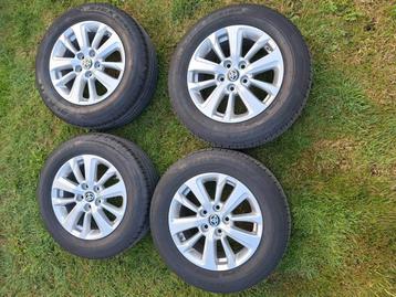 Nieuwe banden op aluminium kruisvelgen van Toyota Yaris  beschikbaar voor biedingen