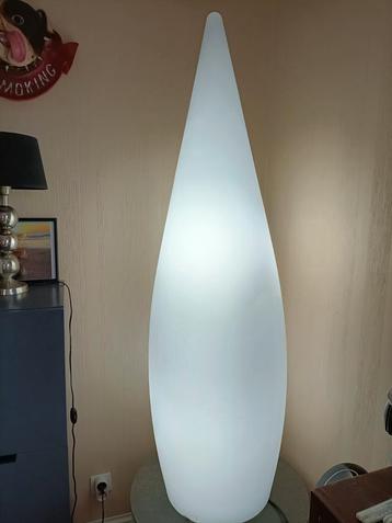 witte stylvolle W 150 LUMISKY LED vloerlamp. beschikbaar voor biedingen