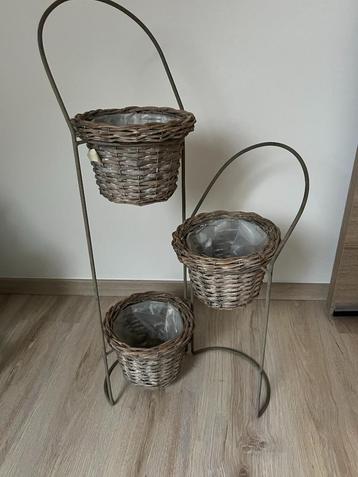 Bloempot/mand beschikbaar voor biedingen