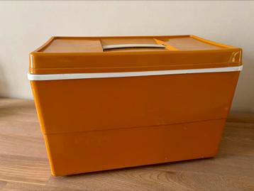 Vintage frigobox in gele kleur beschikbaar voor biedingen