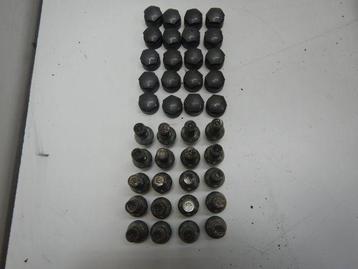 Audi A3 8Y Wielbouten Set + Dopjes Hoogglans grijs beschikbaar voor biedingen