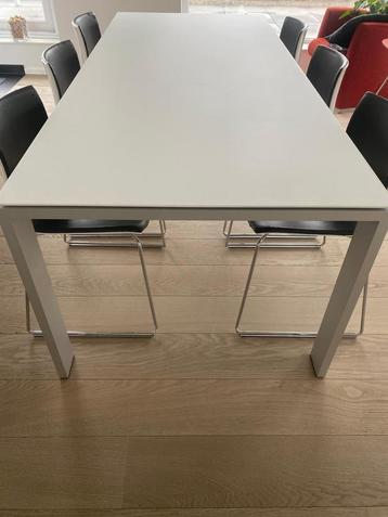 Zwitserse Design tafel Willisau beschikbaar voor biedingen