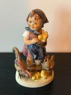 Hummel Goebel, meisje met kippen en kuikentjes, voedertijd, Ophalen of Verzenden, Zo goed als nieuw, Hummel