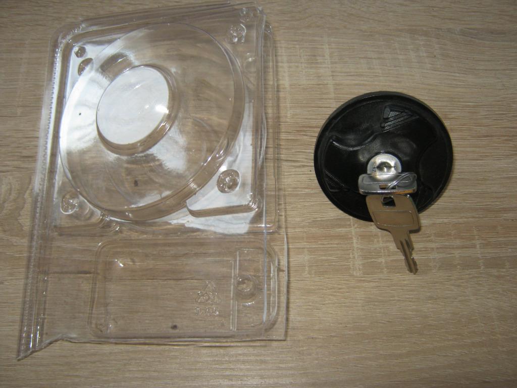 tankdop: universele voor de auto; is nieuw, Enlèvement ou Envoi, Comme neuf