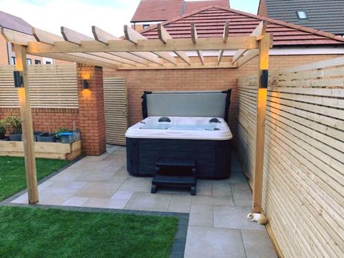 Nieuwe 4 persoons jacuzzi 220v prijs geleverd &geïnstalleerd, Tuin en Terras, Tuinsets en Loungesets, Nieuw, Ophalen of Verzenden