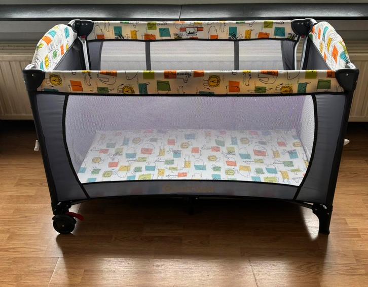 Superbe lit bébé Costway pliable pratique table à langer, Enfants & Bébés, Berceaux & Lits, Comme neuf, Enlèvement