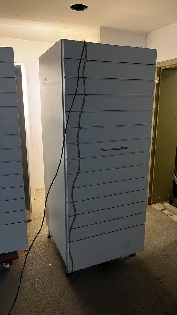 Winkel kasten zeer degelijk en stevig gebouwd, Jardin & Terrasse, Stockage & Armoires de jardin, Utilisé, Bois, Enlèvement