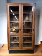 Vintage XL hoge industriële  vitrinekast / apotheekkast, Huis en Inrichting, Kasten | Vitrinekasten, Ophalen of Verzenden
