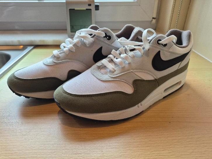 Nike Air Max 1 medium olive maat 45, Kleding | Heren, Schoenen, Zo goed als nieuw, Sneakers, Overige kleuren, Ophalen of Verzenden