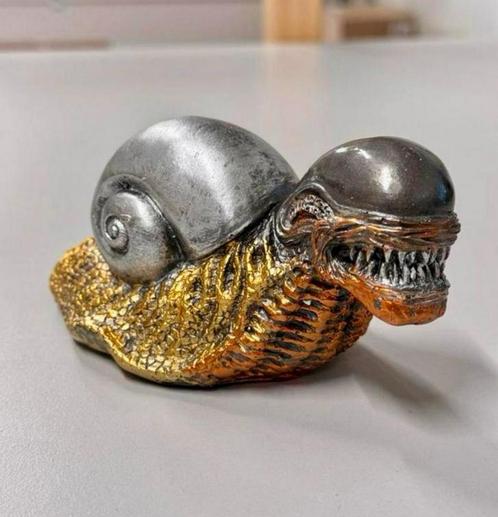 Buitenaardse slak beeld beeldje alien monster slak decoratie, Verzamelen, Beelden en Beeldjes, Nieuw, Fantasy, Ophalen of Verzenden