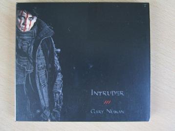 GARY NUMAN === INTRUS === CD AVEC COUVERTURE CARTONNÉE, Enlèvement ou Envoi, Comme neuf