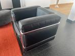 Cassina Le Corbusier LC2 noire, Enlèvement