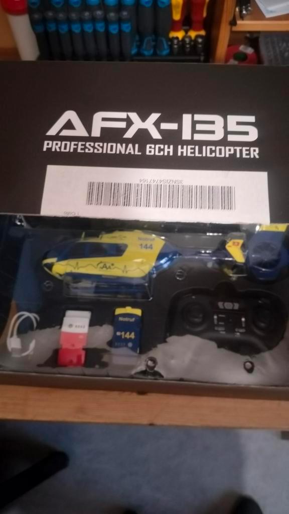 Mooie heli, Hobby en Vrije tijd, Modelbouw | Radiografisch | Helikopters en Quadcopters, Zo goed als nieuw, Ophalen of Verzenden