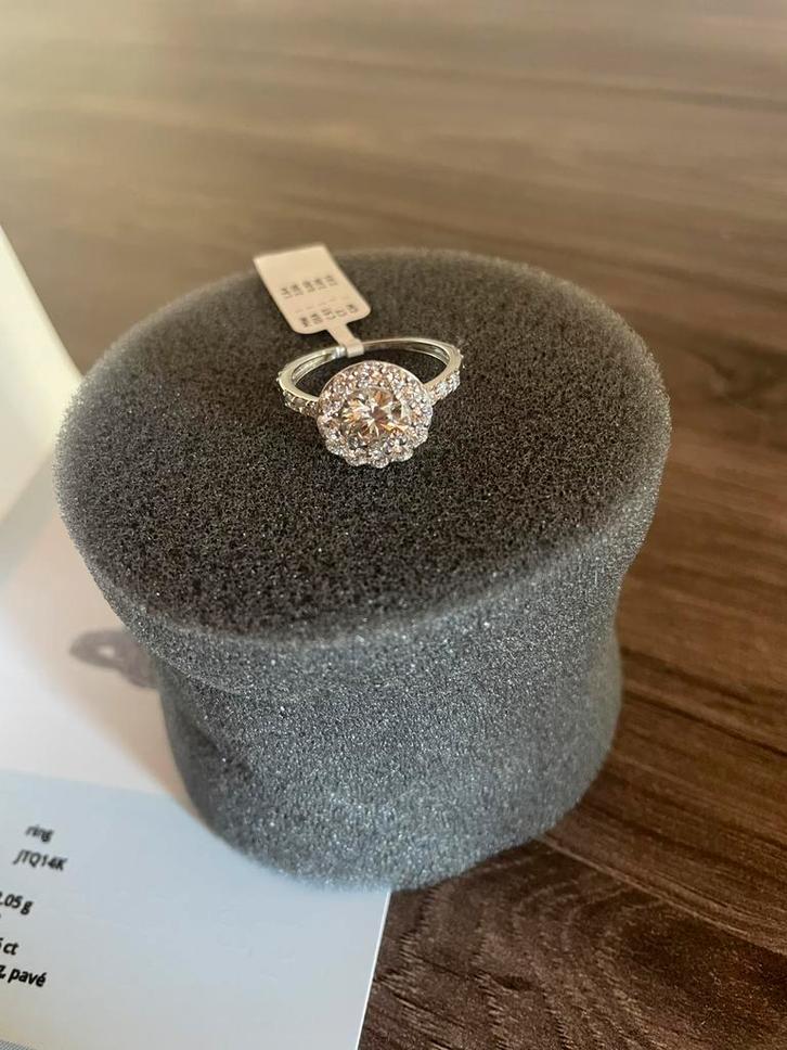 14k Witgouden Diamanten Ring – 2,06 ct – HRD Gecertificeerd, Handtassen en Accessoires, Ringen, Nieuw, Dame, Goud, Met edelsteen