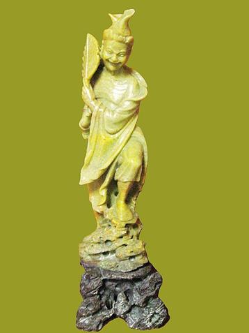 Geel-groene Oosterse sculptuur in aparte kleur (jade). beschikbaar voor biedingen
