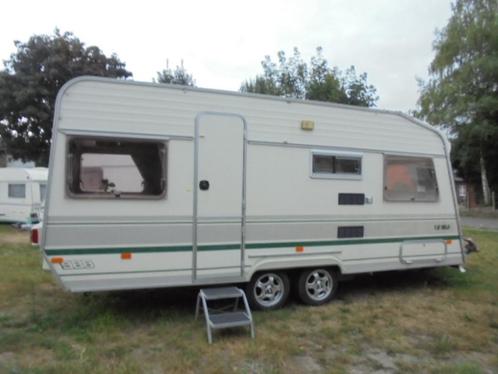 chateau finlandia 520,frigo,verwarming,vast wc,keuken,alu ve, Caravans en Kamperen, Caravans, Bedrijf, tot en met 4, 1250 - 1500 kg