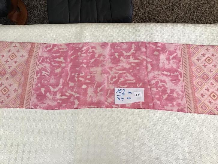 dames sjaal 152 cm op 34 cm en vele andere aan 4 €, Kleding | Dames, Mutsen, Sjaals en Handschoenen, Zo goed als nieuw, Sjaal