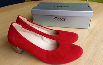 Nieuwe damesschoenen maat 39, rode nubuck beschikbaar voor biedingen