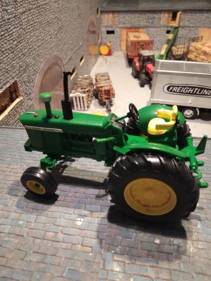 JOHN DEERE 4020 Diesel Ertl-tractor, Hobby en Vrije tijd, Modelauto's | 1:32, Zo goed als nieuw, Tractor of Landbouw, ERTL, Ophalen of Verzenden