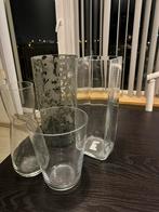 Lot de 4 vases en verre dont un avec gravure florale, Maison & Meubles, Enlèvement, Comme neuf, Verre