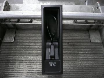 Volkswagen Golf VI 6 USB Unit Ipod Iphone 5N0035341D