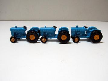 Set van 3 Matchbox Regular Wheels Ford Tractor 39c All Blue