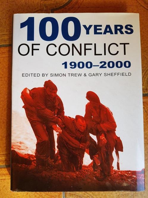 100 Years of Conflict 1900-2000, door Simon Trew WO1 WO2, Verzamelen, Militaria | Algemeen, Overige soorten, Boek of Tijdschrift