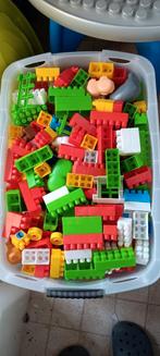 Bouwblokken met tafeltje grote box, Enfants & Bébés, Jouets | Blocs de construction, Comme neuf, Enlèvement