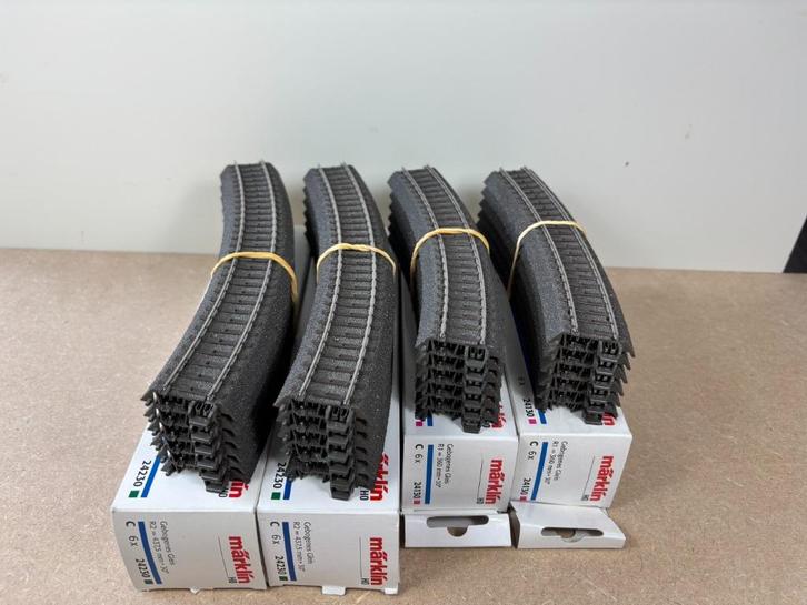 Märklin H0 — 24130/24230 — R1 (12) + R2 (12) gebogen rails, Hobby en Vrije tijd, Modeltreinen | H0, Zo goed als nieuw, Rails, Wisselstroom