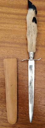 couteau à papier de chasse, Enlèvement, Utilisé