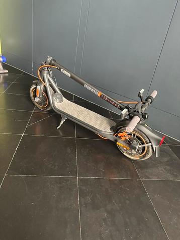 Trotinette électrique Ninebot kickscooterF401