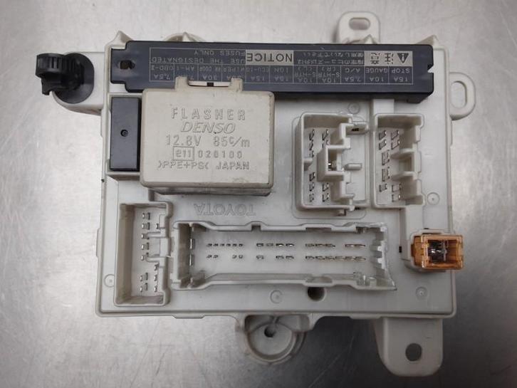 ZEKERINGKAST Toyota Previa (R3) (01-2000/02-2006) (|PREVIA|), Auto-onderdelen, Elektronica en Kabels, Toyota, Gebruikt