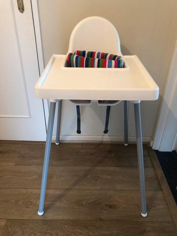 Ikea kinderstoel met dienblad en kussen beschikbaar voor biedingen