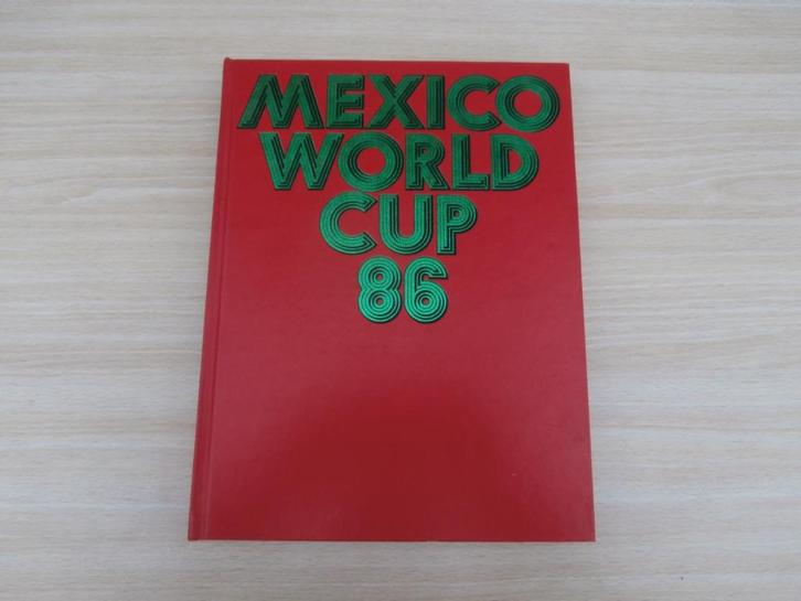 Boeken over voetbal -fotoboek over de wk-voetbal 1986-, Boeken, Sportboeken, Gelezen, Ophalen of Verzenden