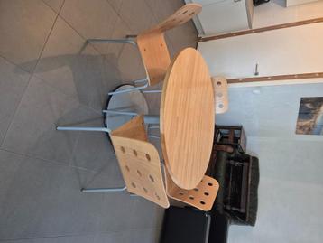 Ronde tafel + 4 stoelen  beschikbaar voor biedingen