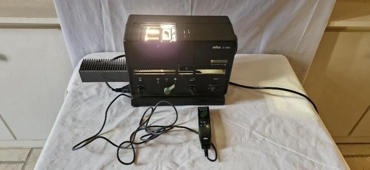 Braun diaprojector model D300, Audio, Tv en Foto, Diaprojectoren, Gebruikt, Ophalen of Verzenden