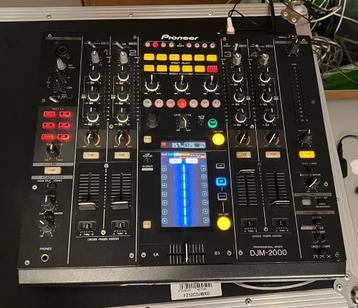 Pioneer DJM 2000 met flightcase beschikbaar voor biedingen
