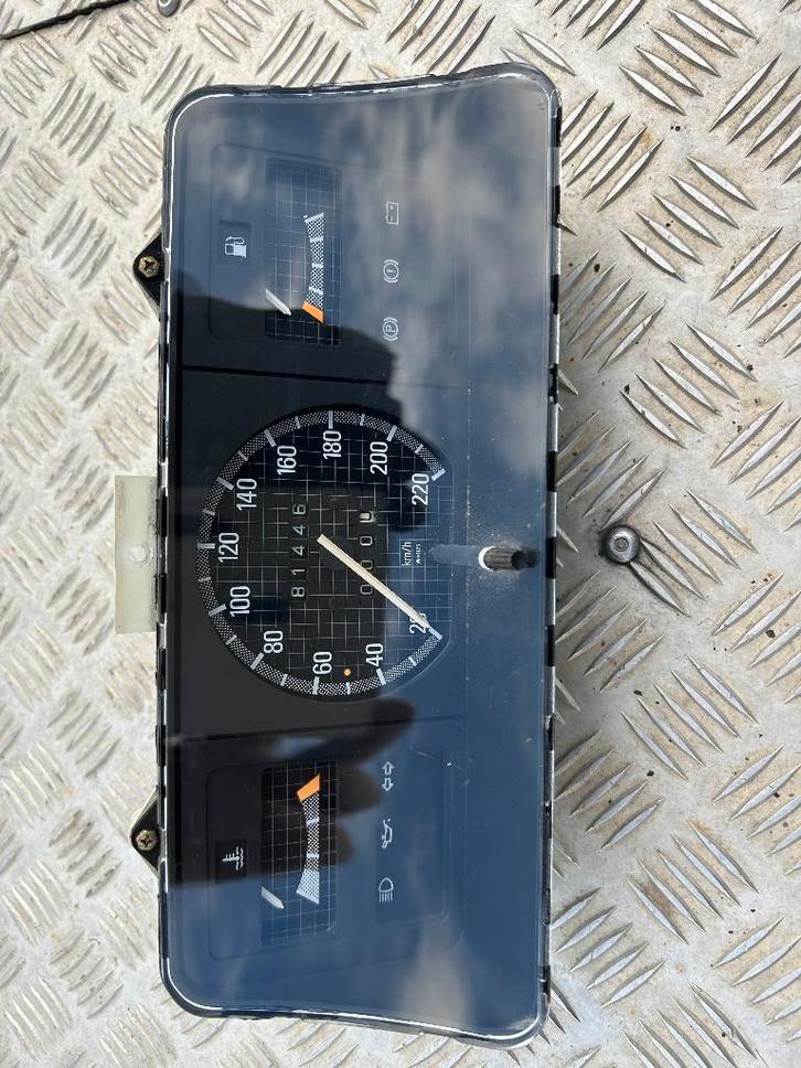 Opel Kadett e - Compteur de vitesse/horloge, Autos : Pièces & Accessoires, Tableau de bord & Interrupteurs, Opel, Utilisé, Enlèvement ou Envoi