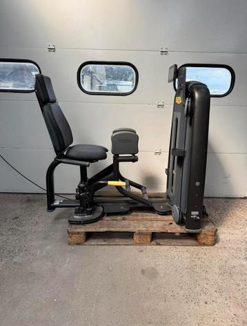 Technogym Selection 900 Med Abductor / Display / machine beschikbaar voor biedingen