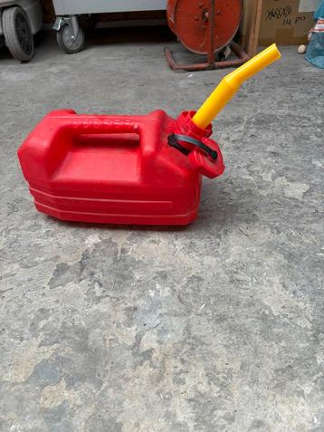 jerrycan 5L beschikbaar voor biedingen