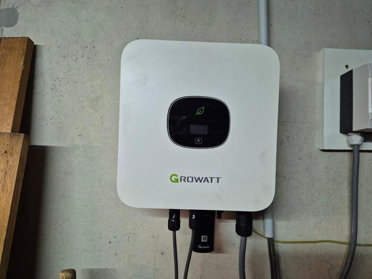 Growat omvormer met 5 zonnepanelen 410wp, Doe-het-zelf en Bouw, Zonnepanelen en Toebehoren, Zo goed als nieuw, Ophalen