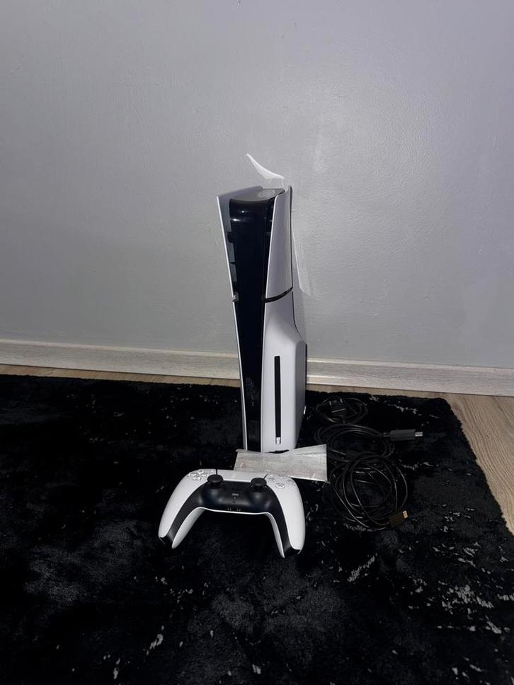 Ps5 slim disc model met controller en originele kabels, Games en Spelcomputers, Spelcomputers | Sony PlayStation 5, Zo goed als nieuw