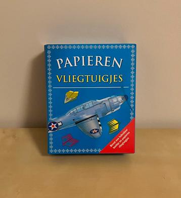 Papieren Vliegtuigjes beschikbaar voor biedingen