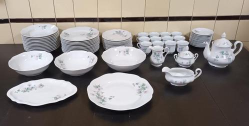 Vintage/klassiek 69 delig porceleinen servies, Huis en Inrichting, Keuken | Servies, Zo goed als nieuw, Compleet servies, Overige stijlen
