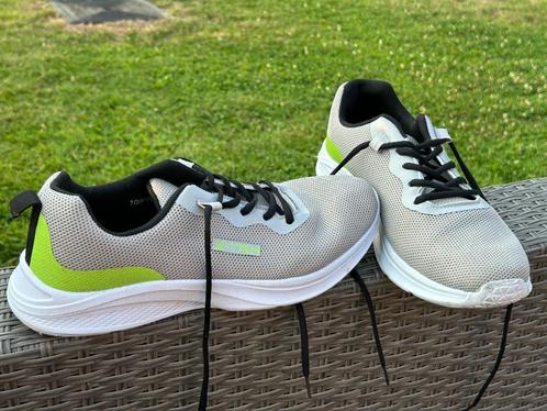 Chaussures homme running - peu mises (p.44-, Kleding | Heren, Schoenen, Zo goed als nieuw, Sportschoenen, Overige kleuren, Ophalen