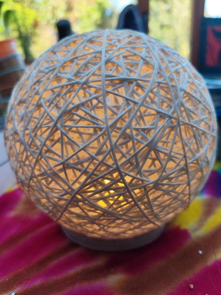 tafellamp van rotan, Huis en Inrichting, Lampen | Tafellampen, Zo goed als nieuw, Ophalen of Verzenden