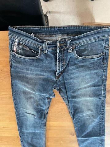 4 jeans spijkerbroekenmaat 36/32 en 1 Tommy Hilfinger broek beschikbaar voor biedingen