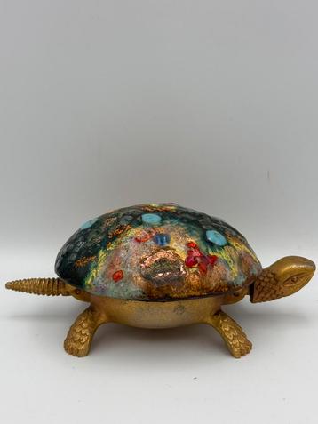 Cloche tortue en laiton des années 1960 par BOJ Eibar, Enlèvement