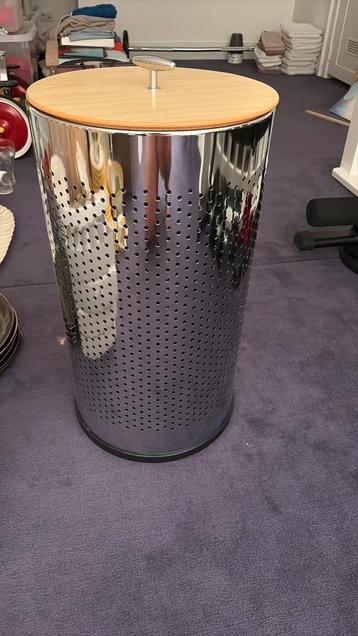 Wasmand beschikbaar voor biedingen