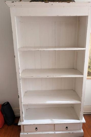 Witten houten kast met Patina - vintage look beschikbaar voor biedingen